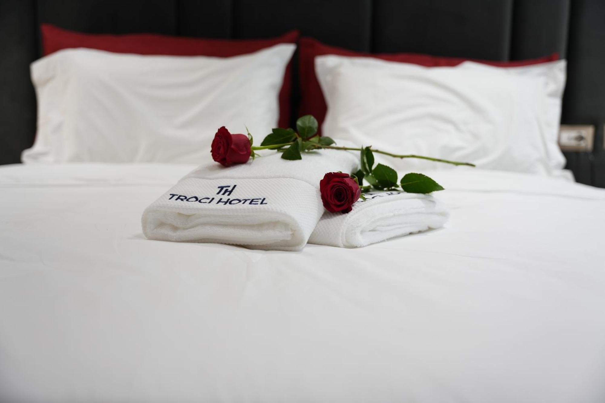 Troci Hotel Kamez Экстерьер фото
